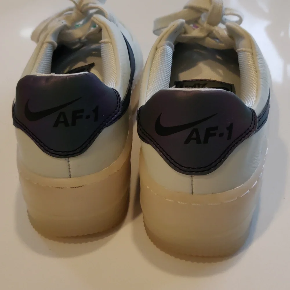 Nike Women's Sneakers White and Black - Picture 7 of 7